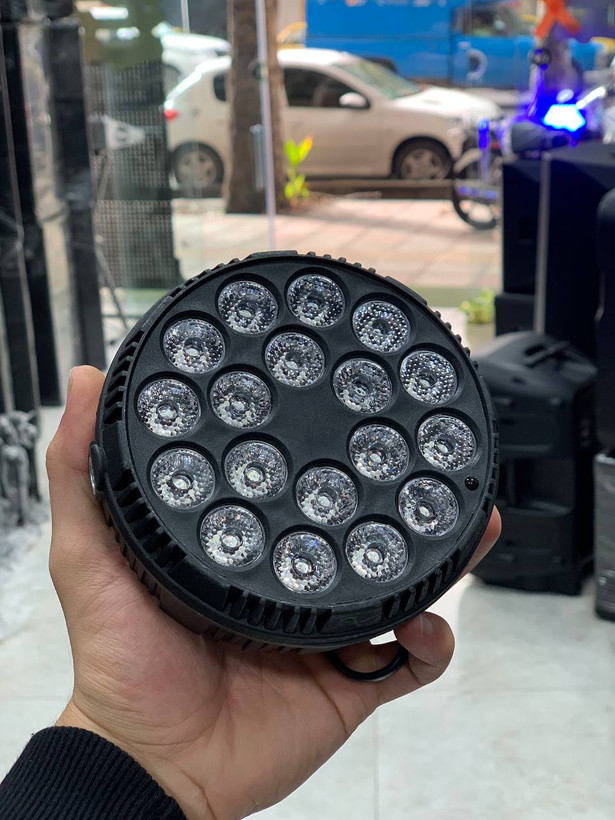 پار ال ای دی LED ۱۸ تایی RGB با ریموت کنترل
